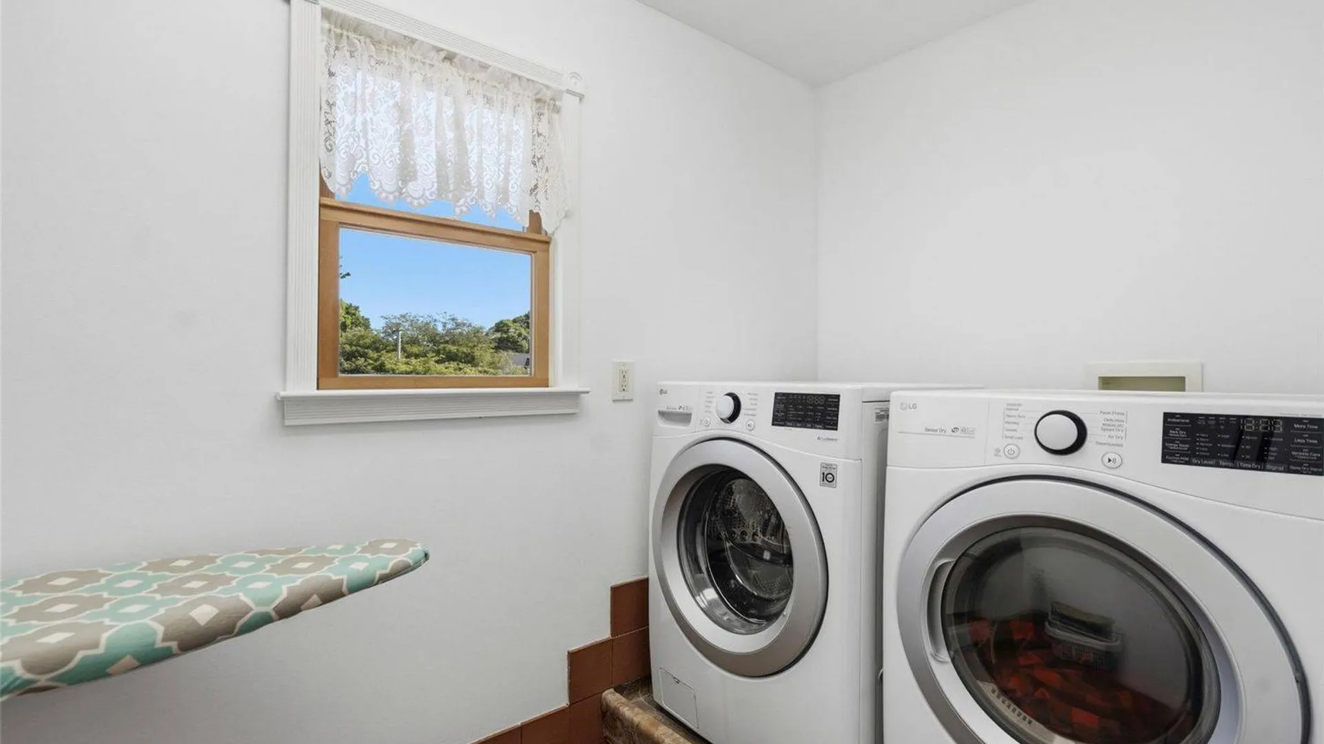 Property at 2185 Sycamore Ave, Ronkonkoma, NY 11779 37