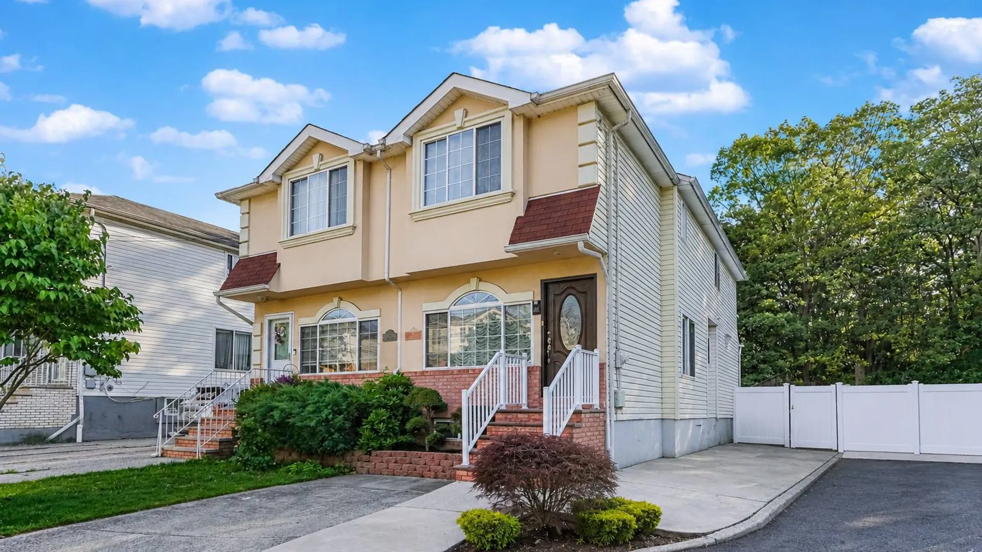 Property at 80 Harris Lane, Staten Island, NY 10309 2