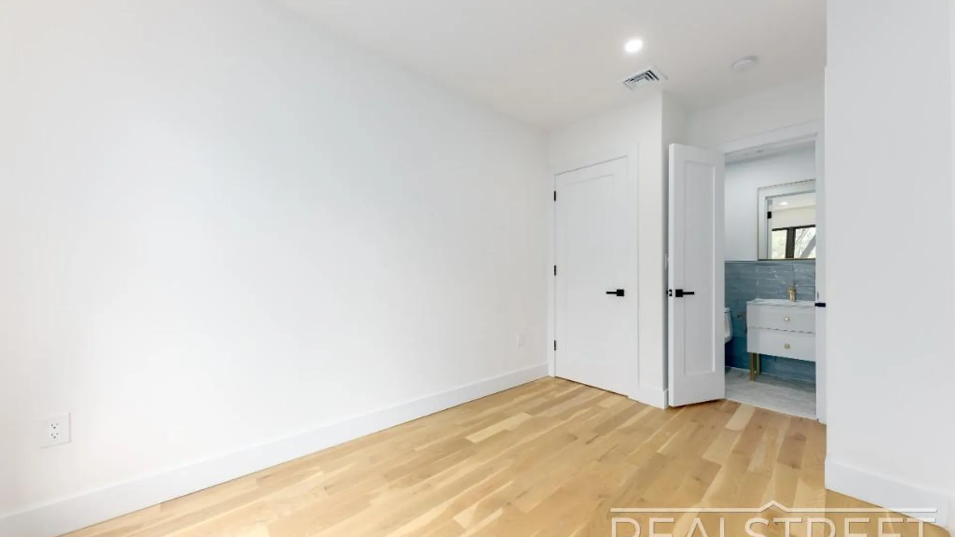 Property at 15 Hampton Pl, BROOKLYN, NY 11213 6