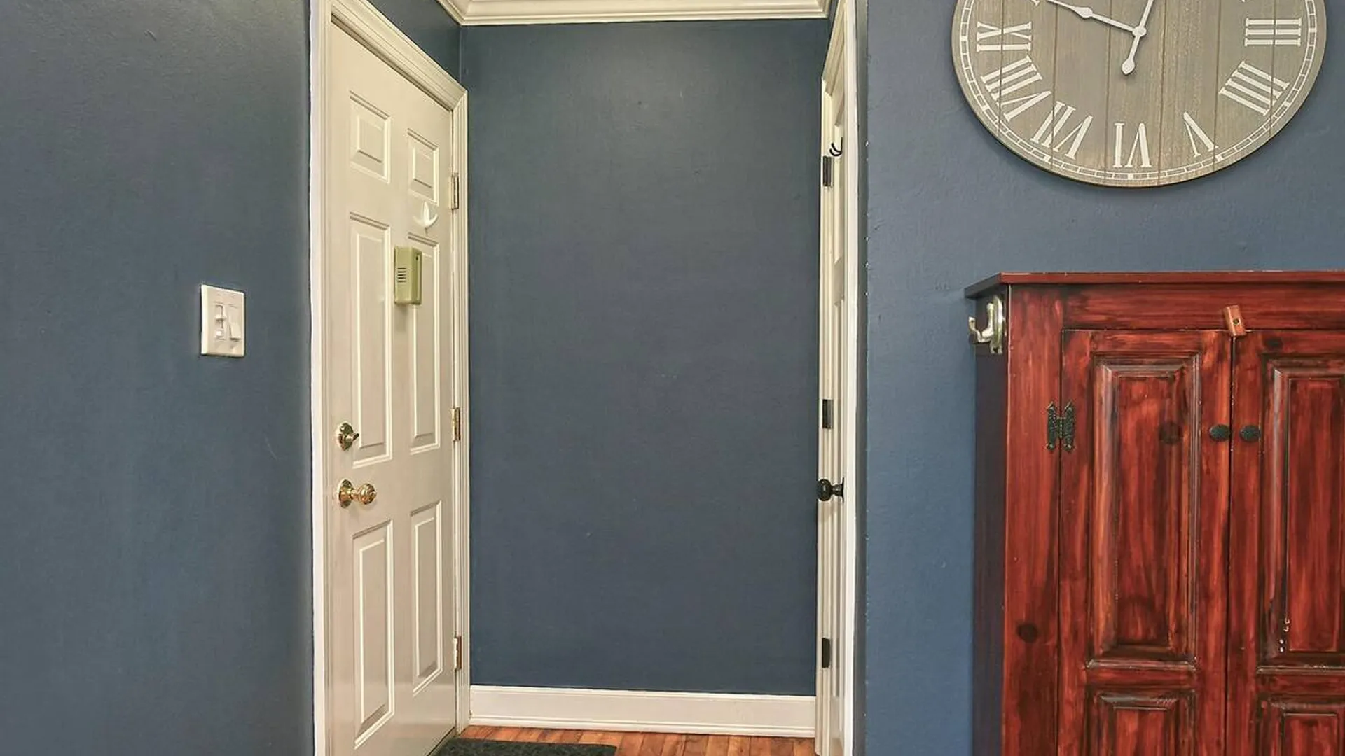 Property at 172 Edmunton Drive, North Babylon, NY 11703 4