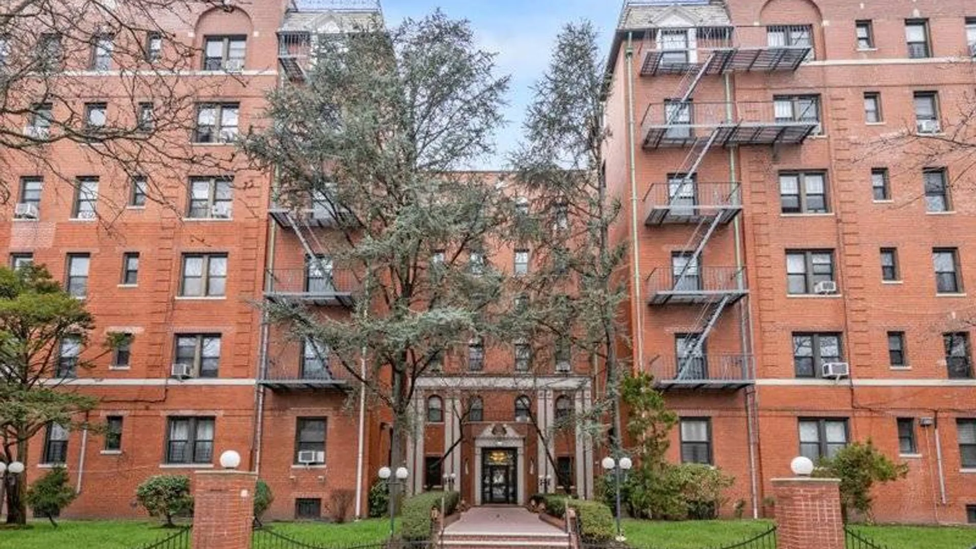 Property at 300 Ocean Parkway, Brooklyn, NY 11218 17