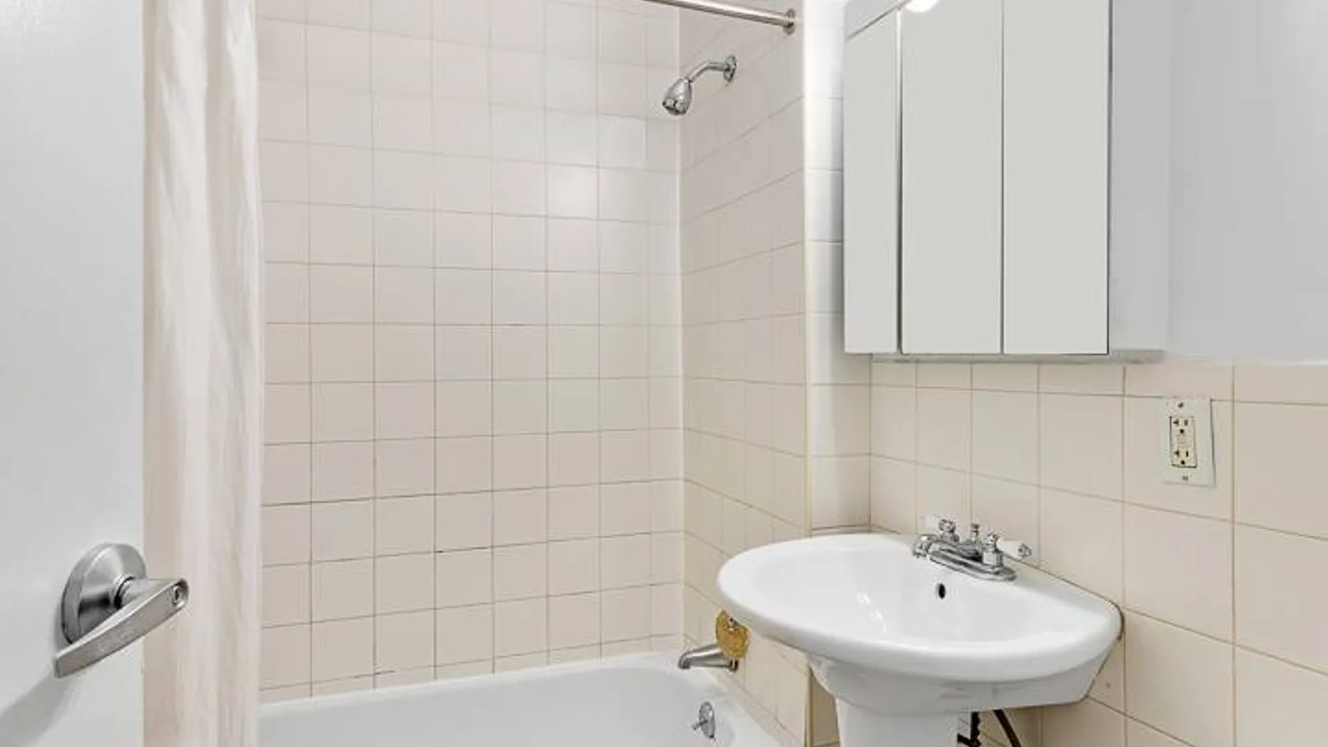 Property at 352 Cathedral Parkway, New York, NY 10025 8