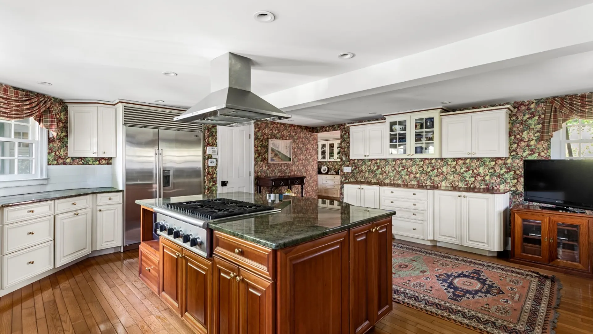 Property at 37 BELLPORT LANE, BELLPORT VILLAGE, NY 11713 30