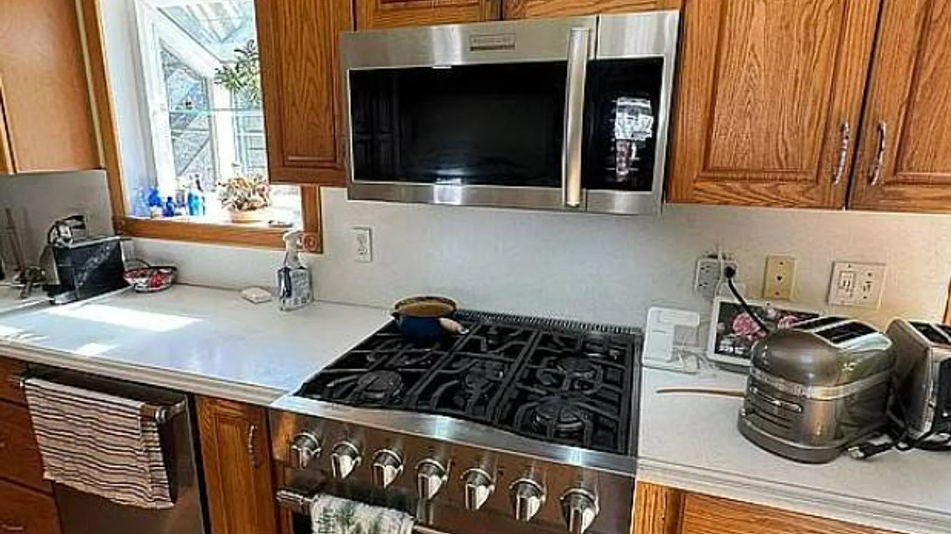 Property at 14 Dedham Pl, Kings Park, NY 11754 12