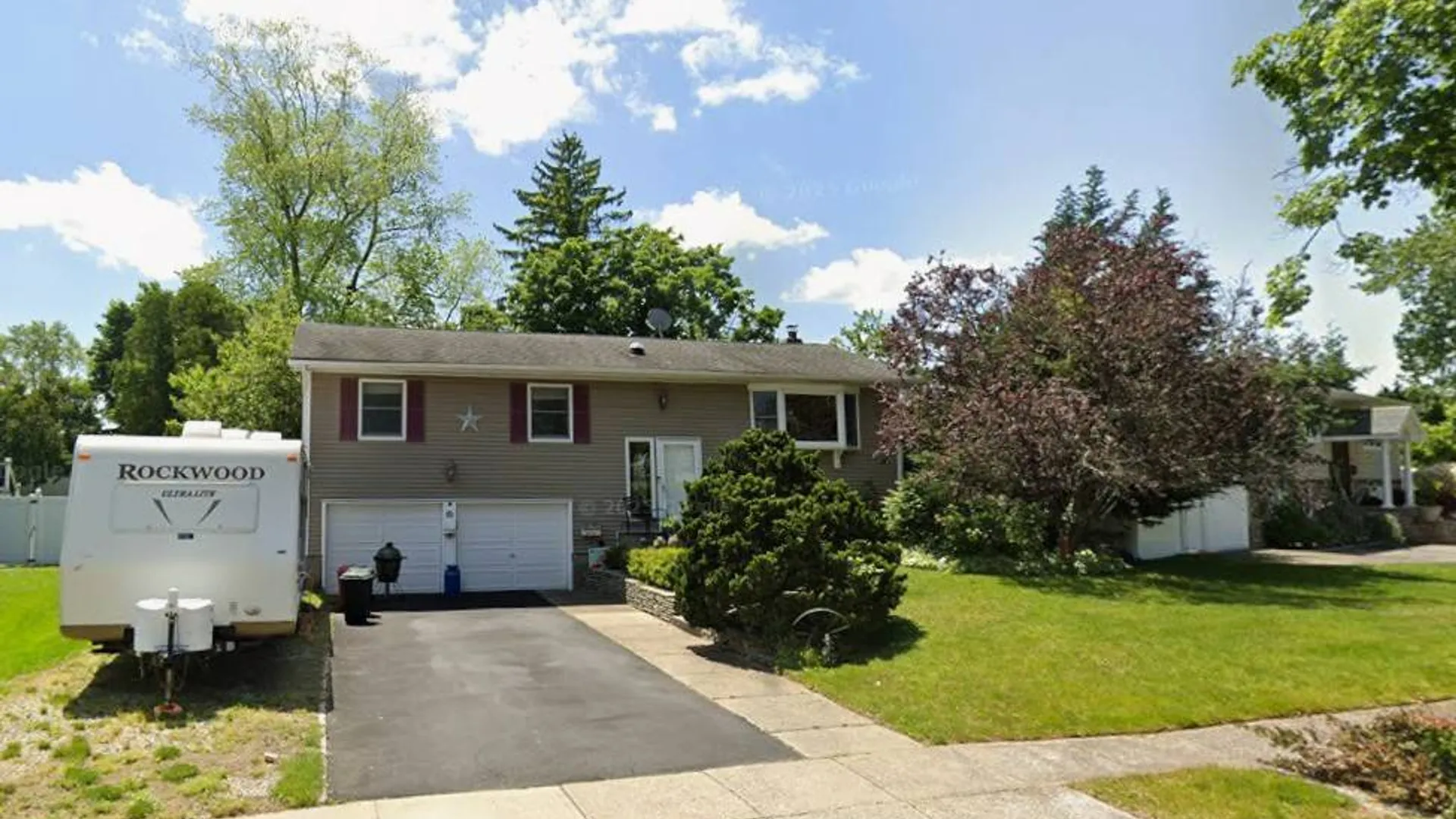 Property at 14 Dedham Pl, Kings Park, NY 11754 2