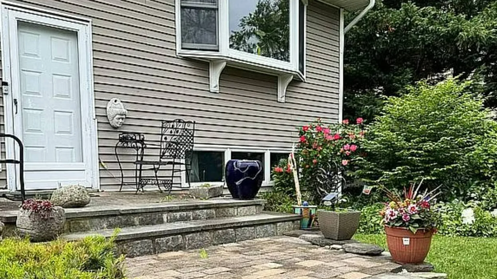 Property at 14 Dedham Pl, Kings Park, NY 11754 3