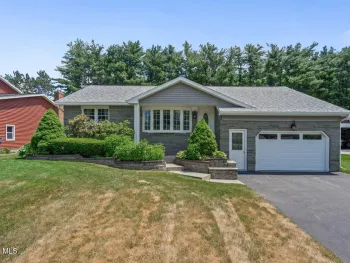1037 St Lucille Drive, Rotterdam, NY 12306