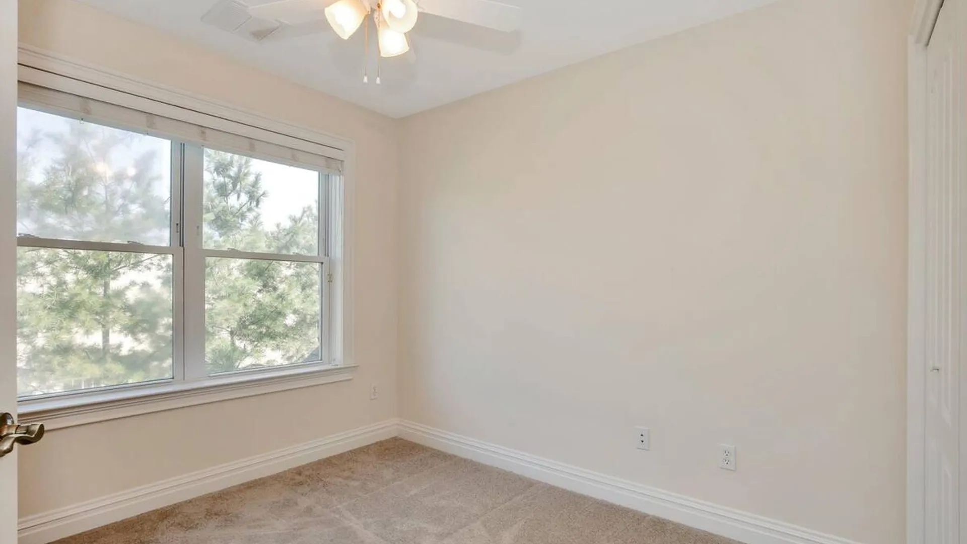 Property at 34 Della Drive, West Babylon, NY 11704 15