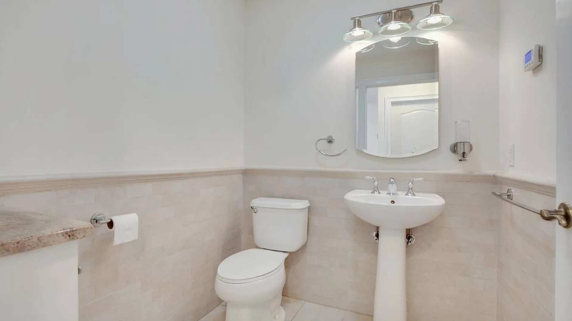 Property at 34 Della Drive, West Babylon, NY 11704 17