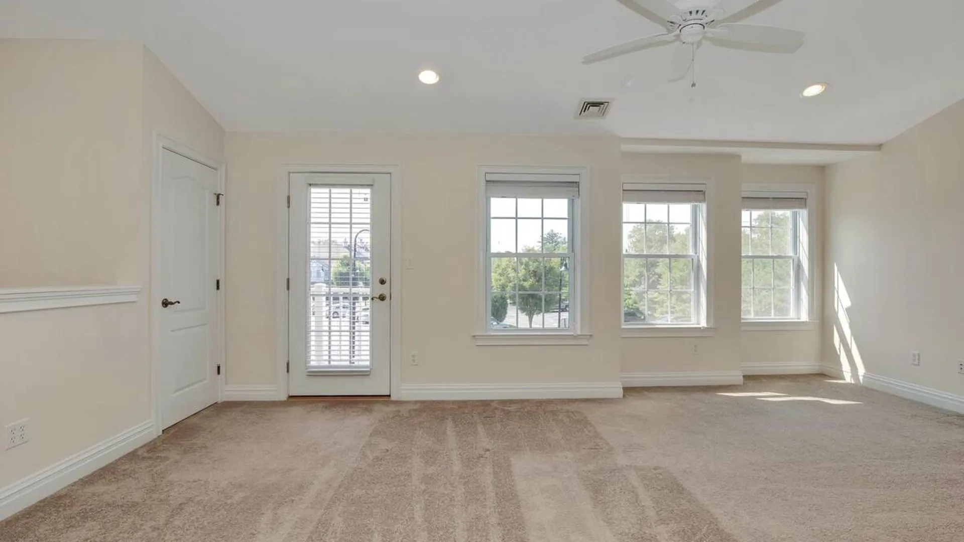 Property at 34 Della Drive, West Babylon, NY 11704 5
