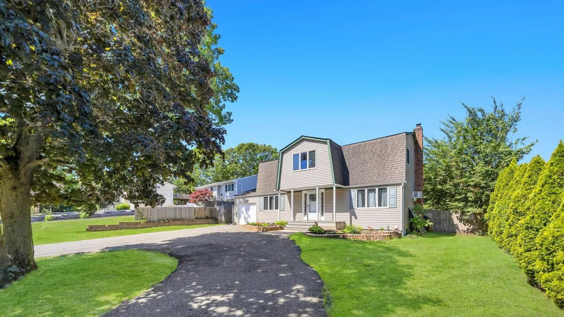 Property at 358 Holbrook Road, Ronkonkoma, NY 11779 3