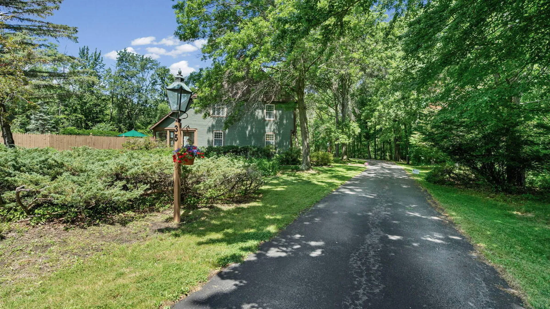 Property at 35 Lincoln Mall, Niskayuna, NY 12309 4