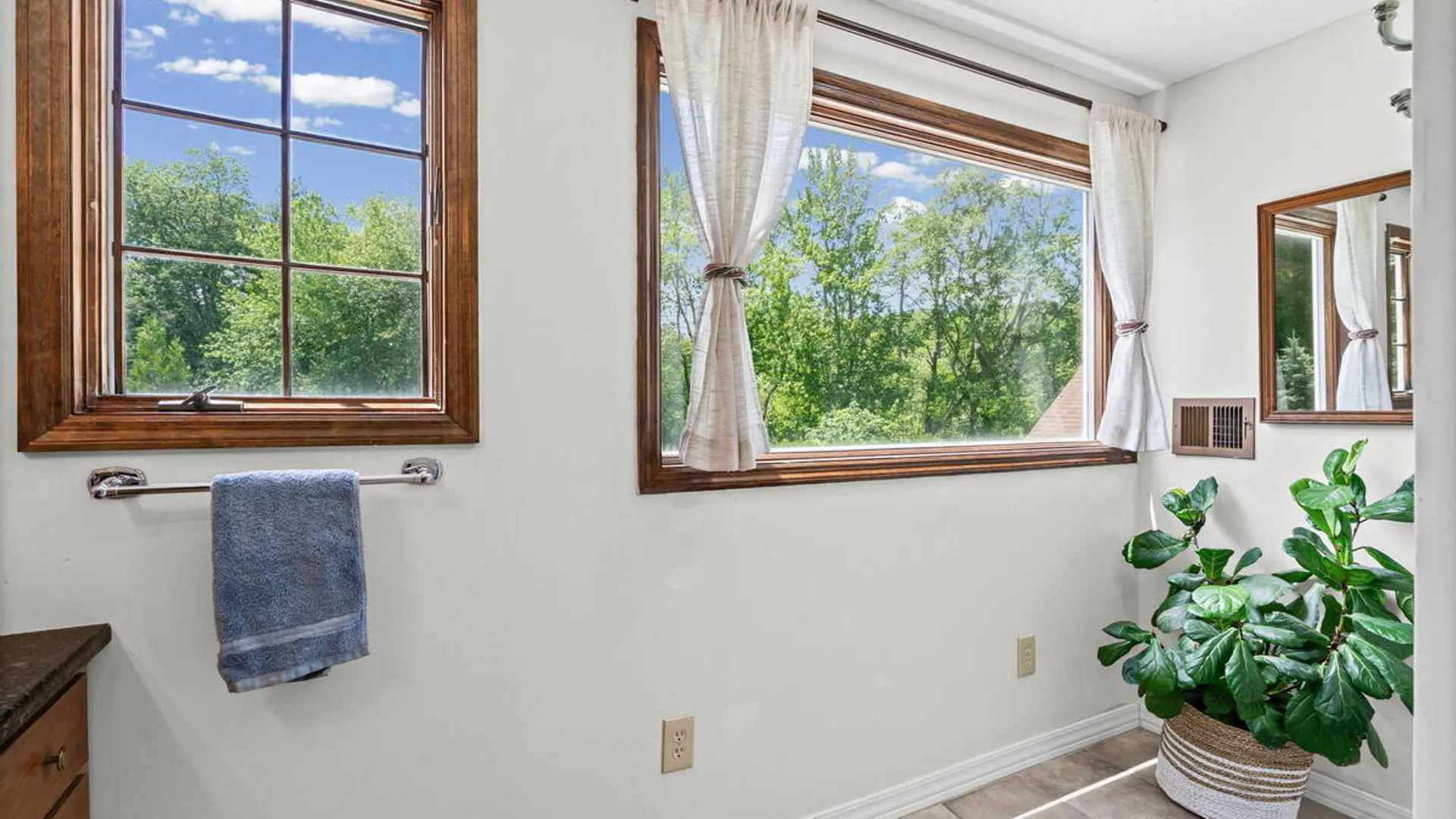 Property at 35 Lincoln Mall, Niskayuna, NY 12309 54