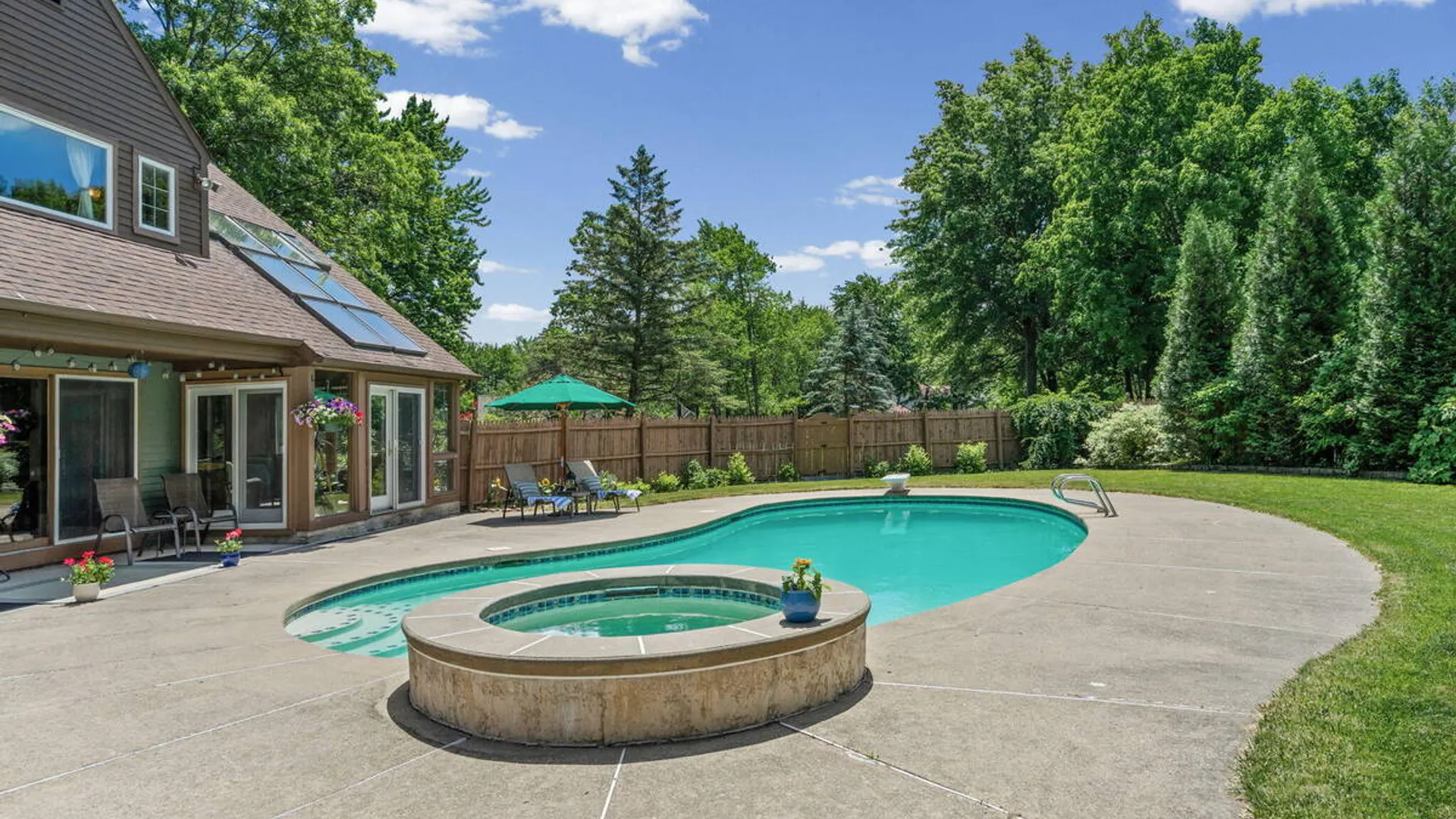 Property at 35 Lincoln Mall, Niskayuna, NY 12309 76