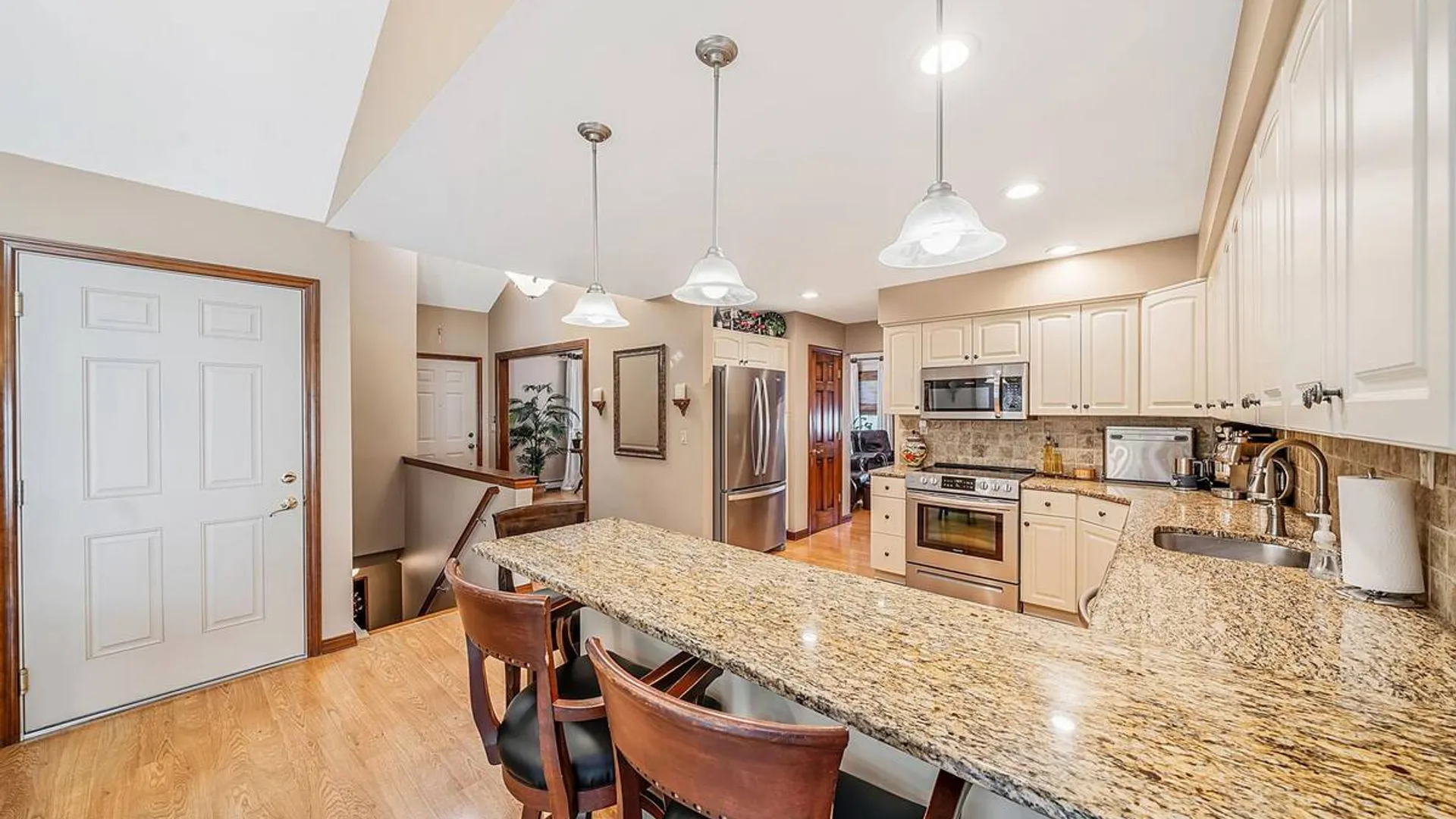 Property at 16 Lakecrest Lane, Ronkonkoma, NY 11779 15