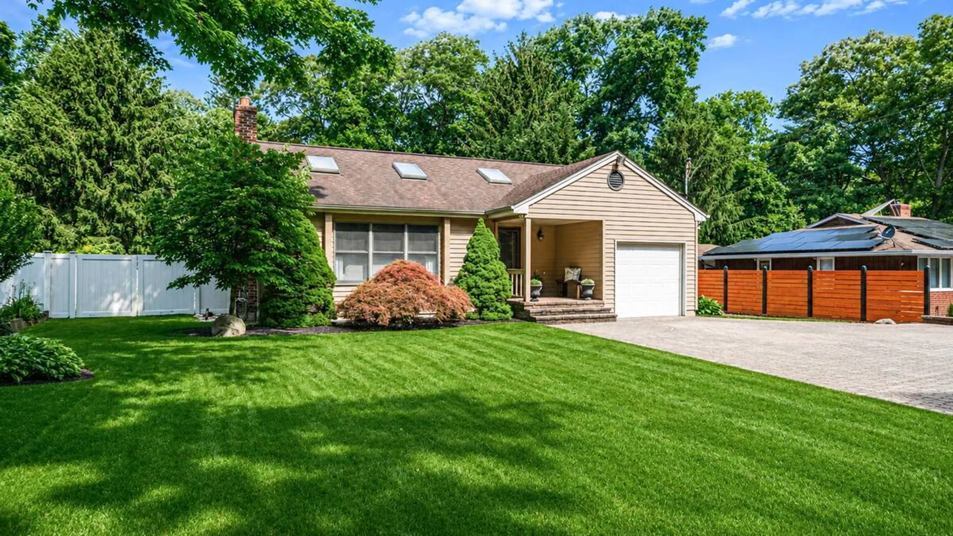 Property at 16 Lakecrest Lane, Ronkonkoma, NY 11779 3