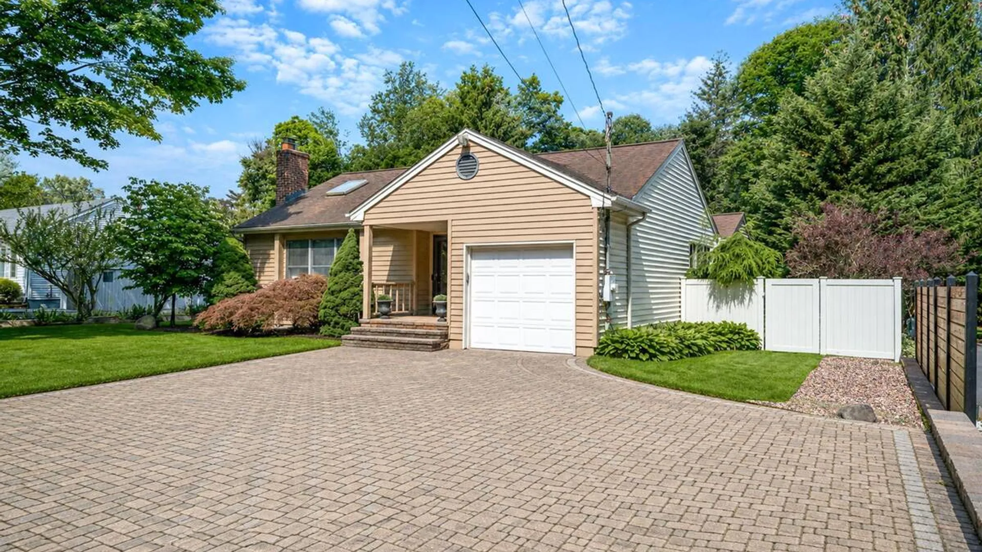 Property at 16 Lakecrest Lane, Ronkonkoma, NY 11779 4