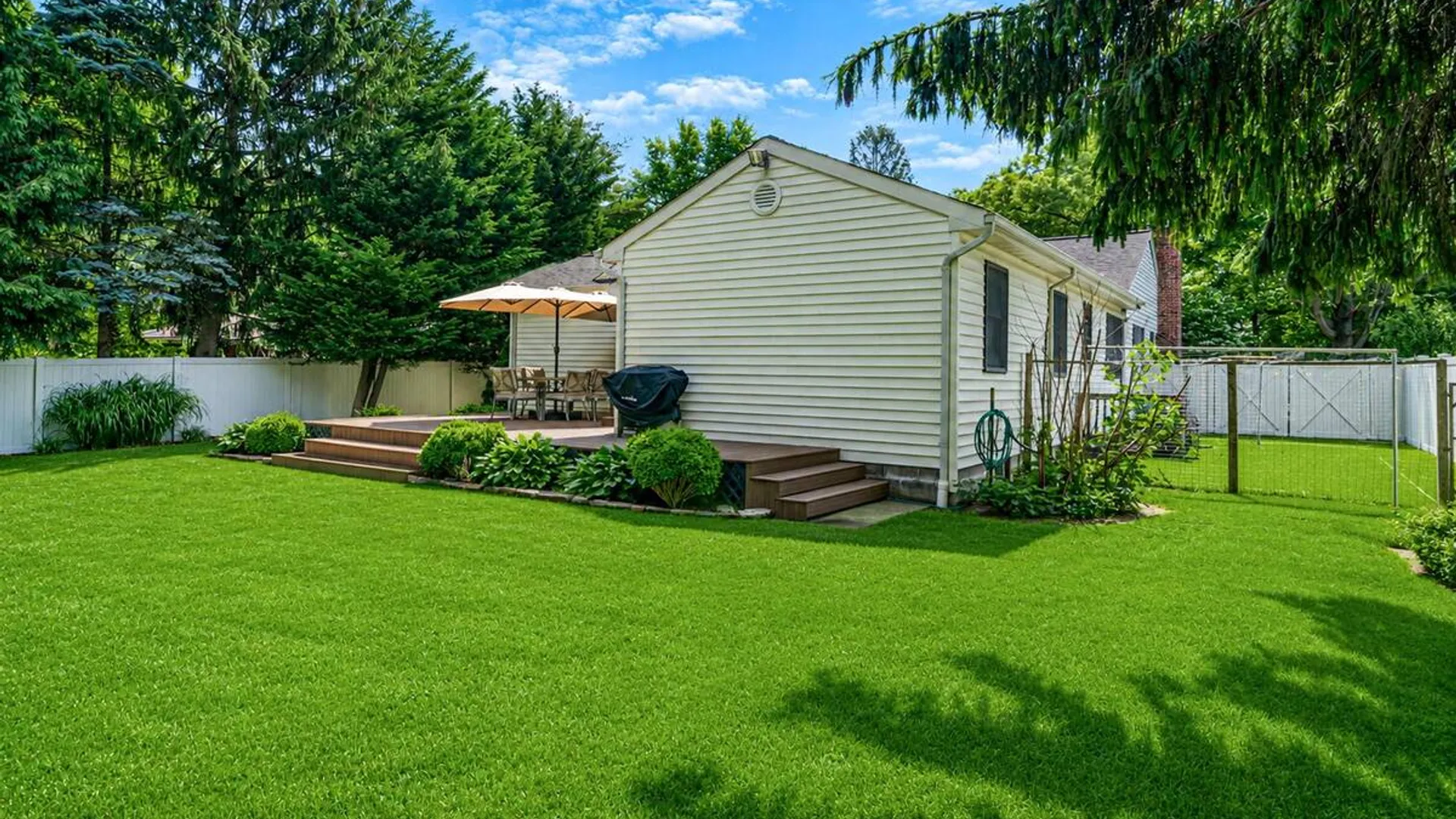 Property at 16 Lakecrest Lane, Ronkonkoma, NY 11779 40