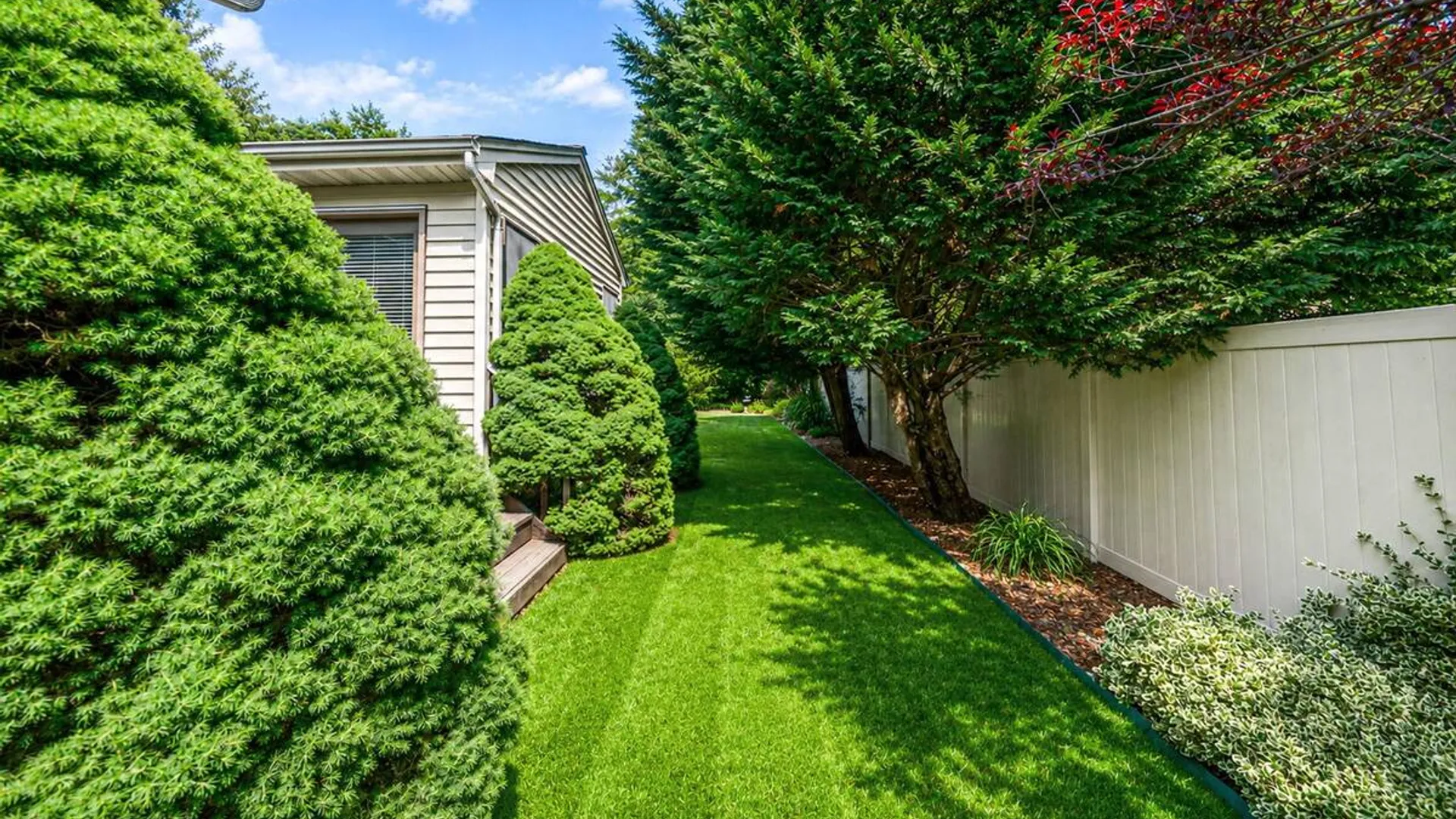 Property at 16 Lakecrest Lane, Ronkonkoma, NY 11779 41