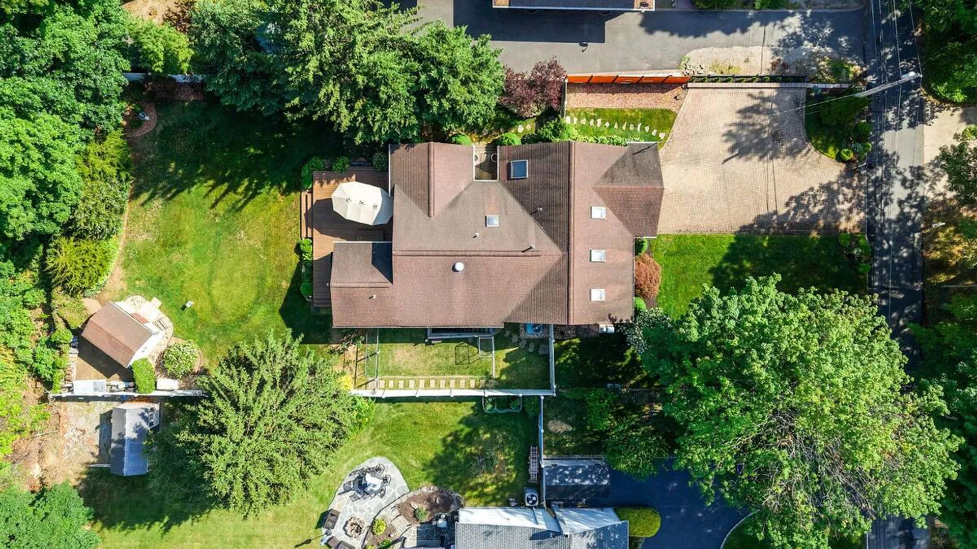 Property at 16 Lakecrest Lane, Ronkonkoma, NY 11779 43
