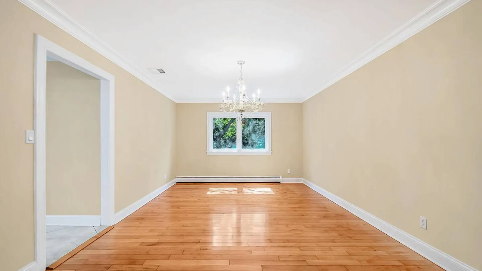 Property at 4 Durham Drive, Dix Hills, NY 11746 20