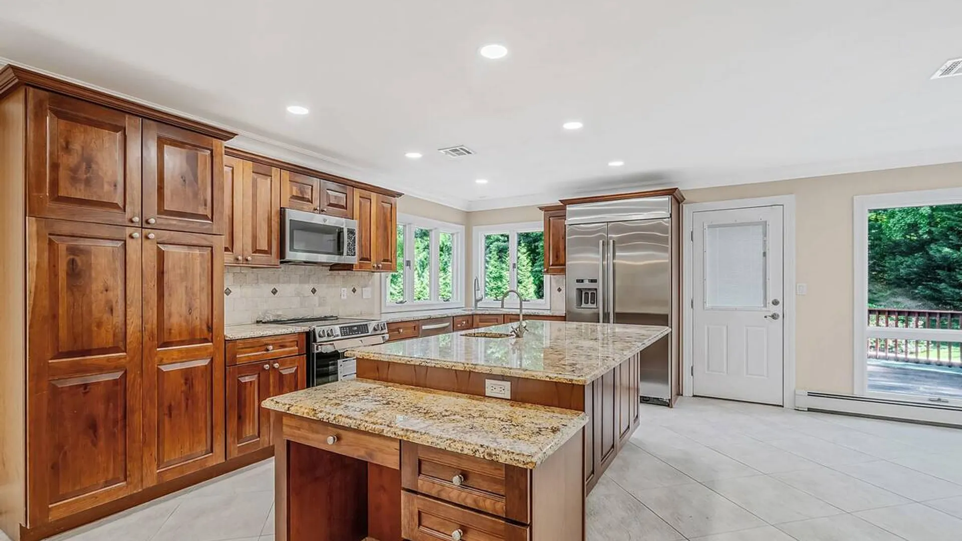 Property at 4 Durham Drive, Dix Hills, NY 11746 25