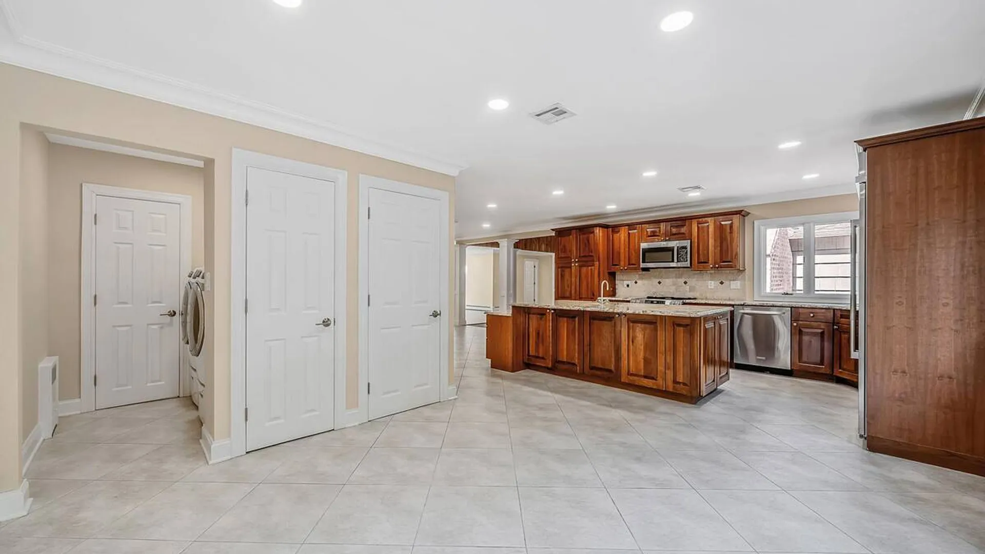 Property at 4 Durham Drive, Dix Hills, NY 11746 26
