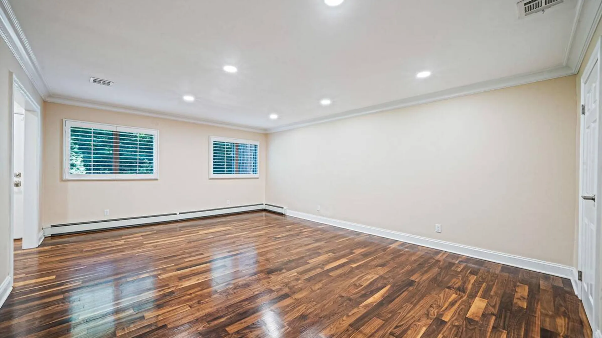 Property at 4 Durham Drive, Dix Hills, NY 11746 34