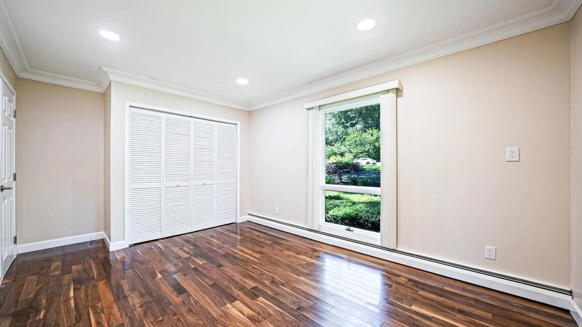 Property at 4 Durham Drive, Dix Hills, NY 11746 43