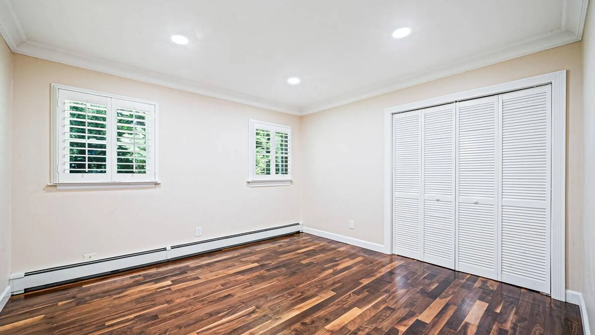 Property at 4 Durham Drive, Dix Hills, NY 11746 44