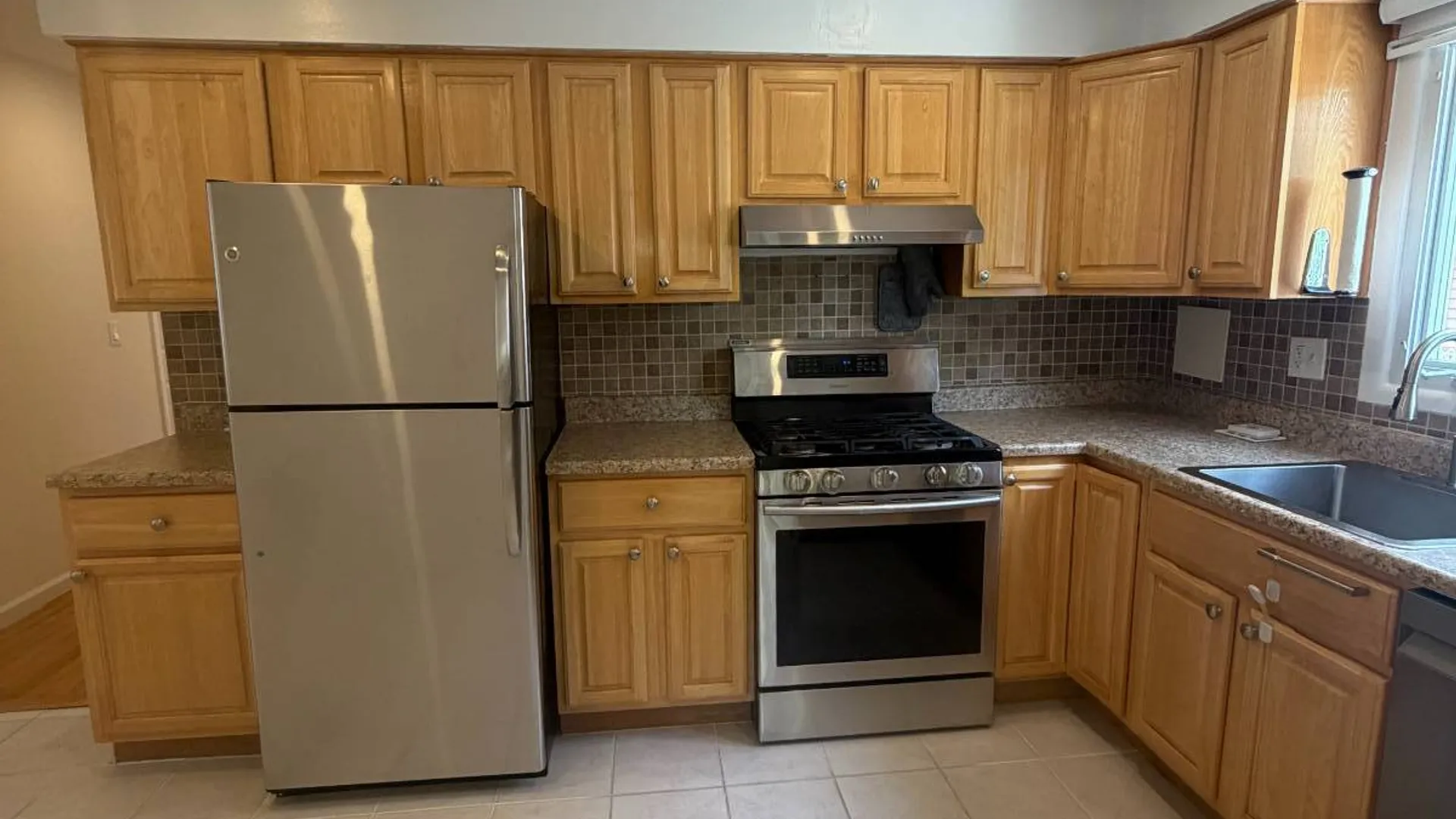 Property at 268 chesterton ave, Staten Island, NY 10306 2