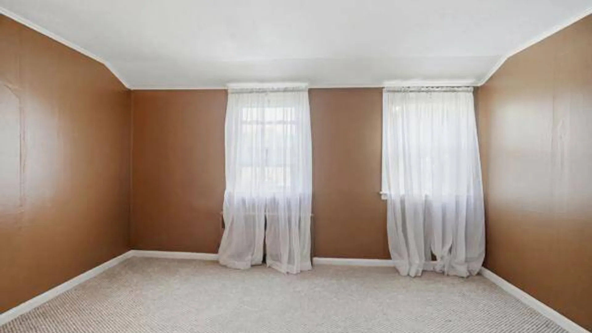 Property at 458 N Magee Street, Southampton, NY 11968 35