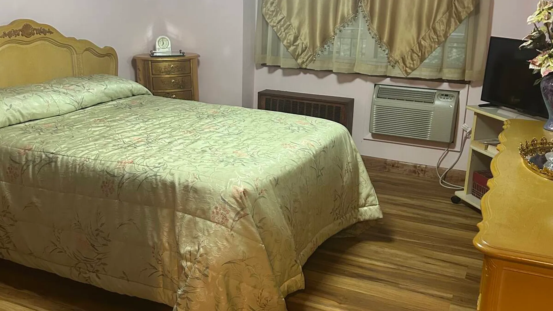 Property at 20 Cliff St, Staten Island, NY 10305 12