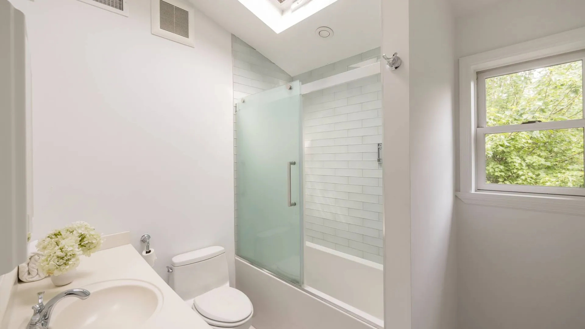 Property at 5 16TH ST, East Hampton, NY 11937 10