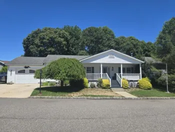 Property at 1407-274 Middle Rd, Calverton, NY 11933