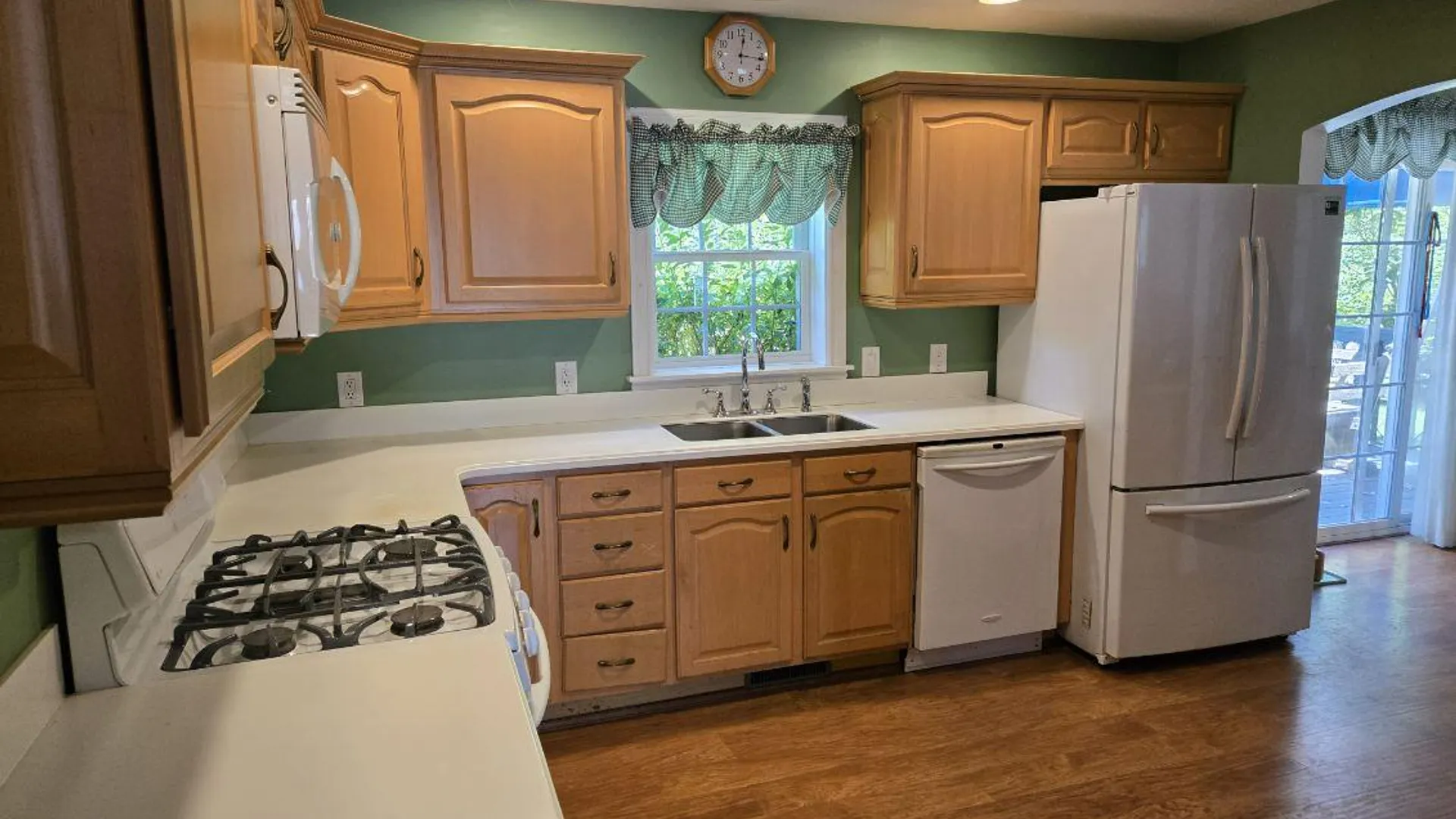 Property at 1407-274 Middle Rd, Calverton, NY 11933 2