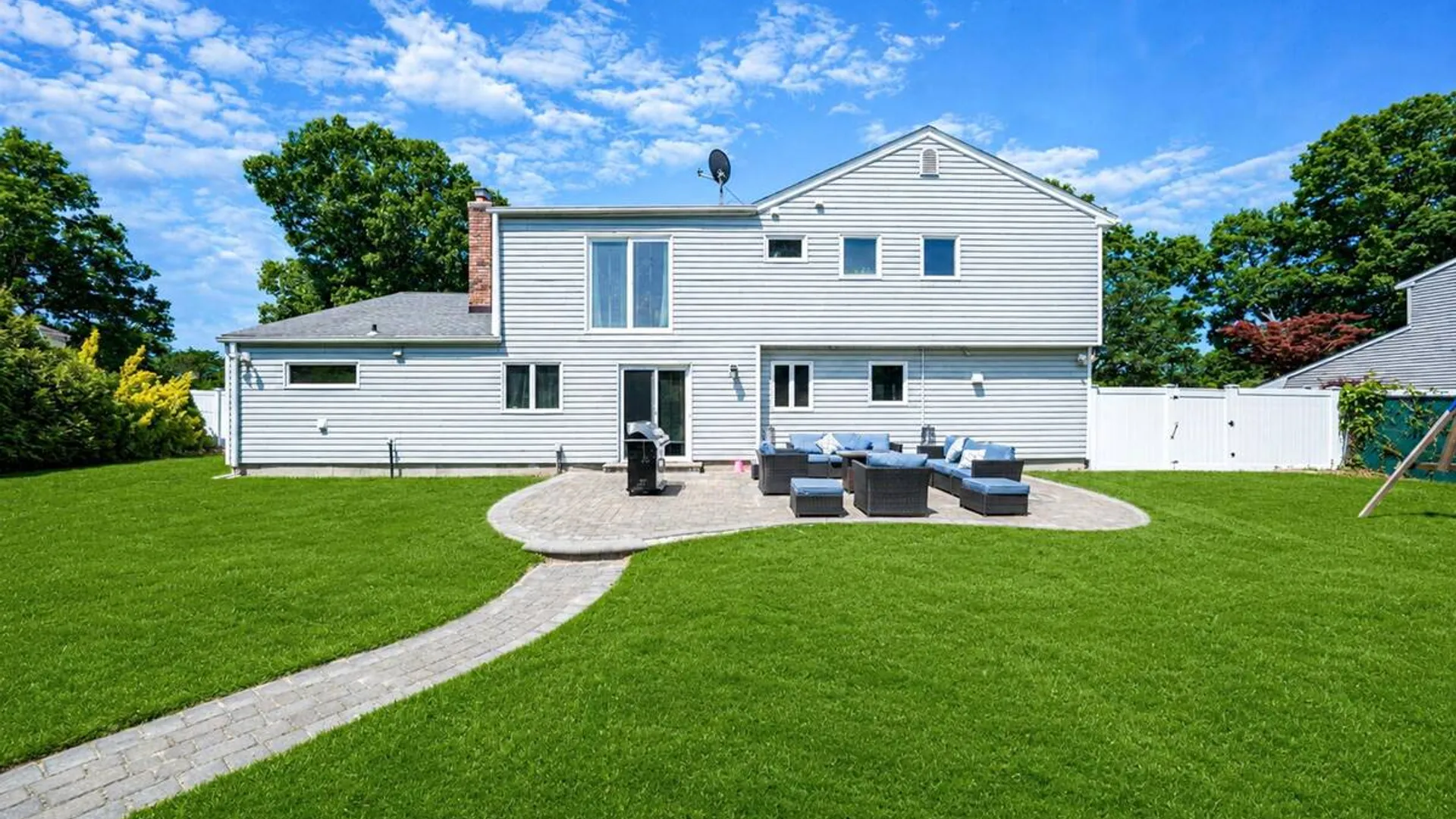Property at 5 Priscilla Avenue, Holtsville, NY 11742 4