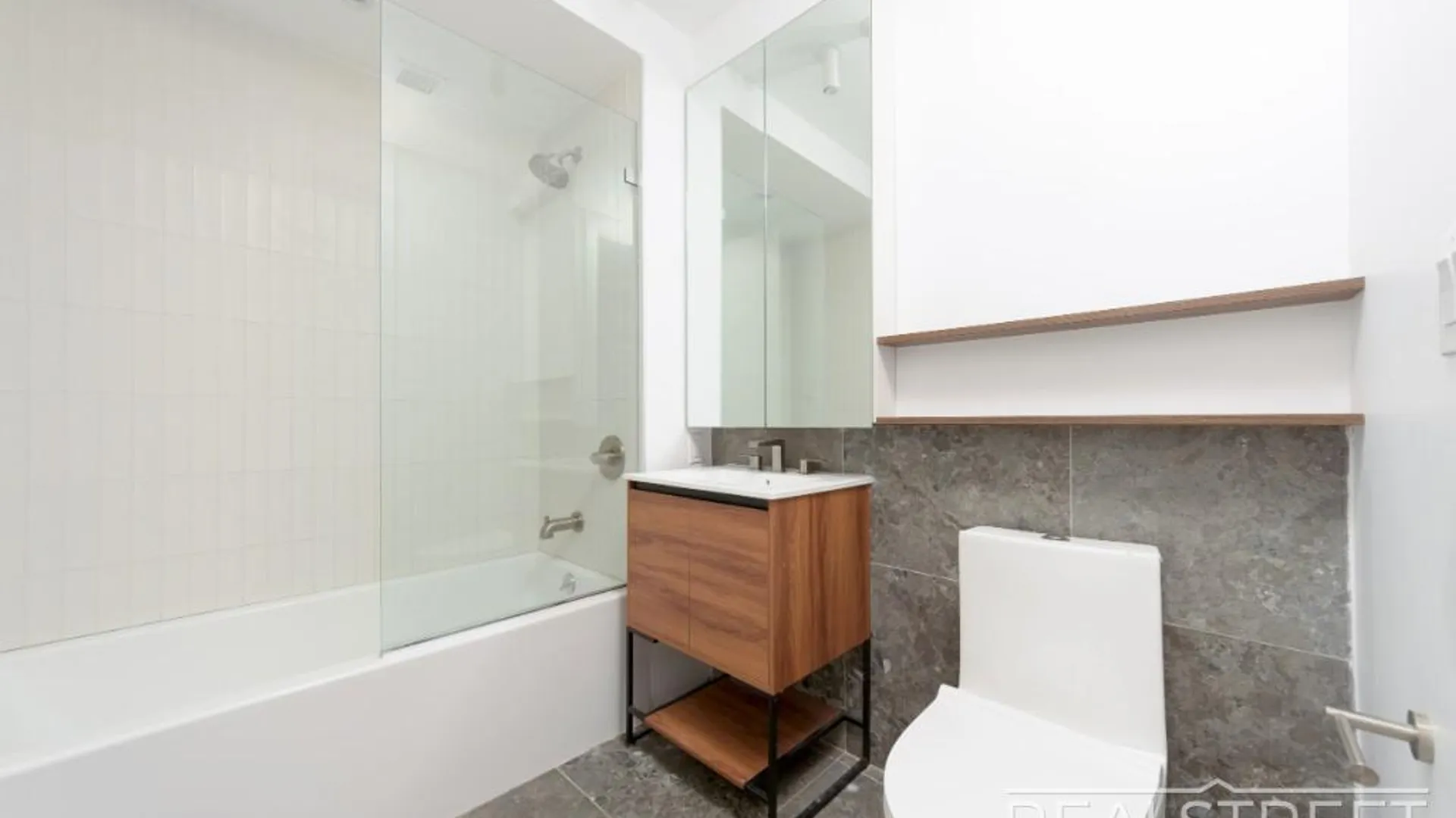 Property at 150 Noll St, BROOKLYN, NY 11206 6