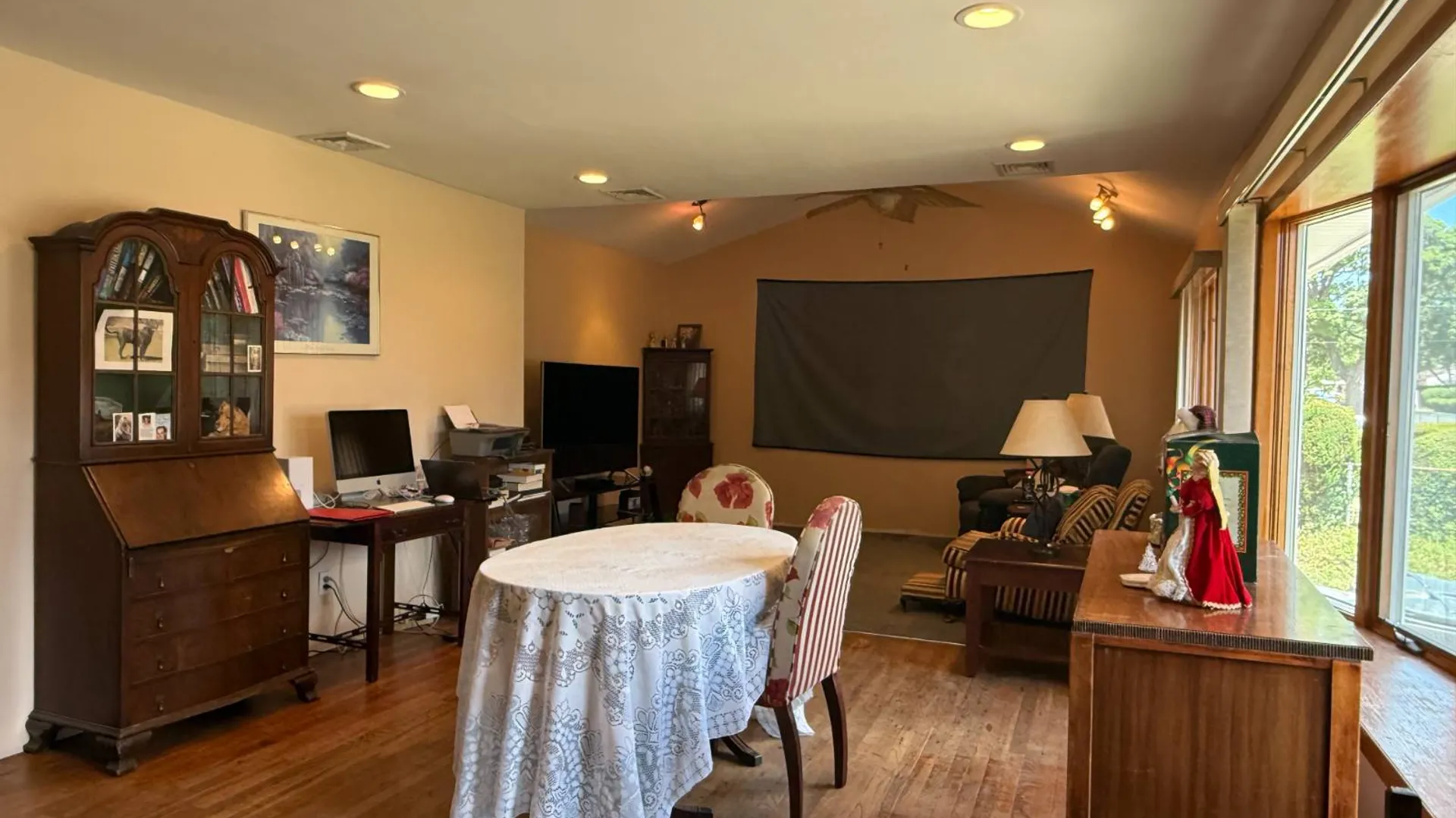 Property at 1612 N Gardiner Dr, Bay Shore, NY 11706 4