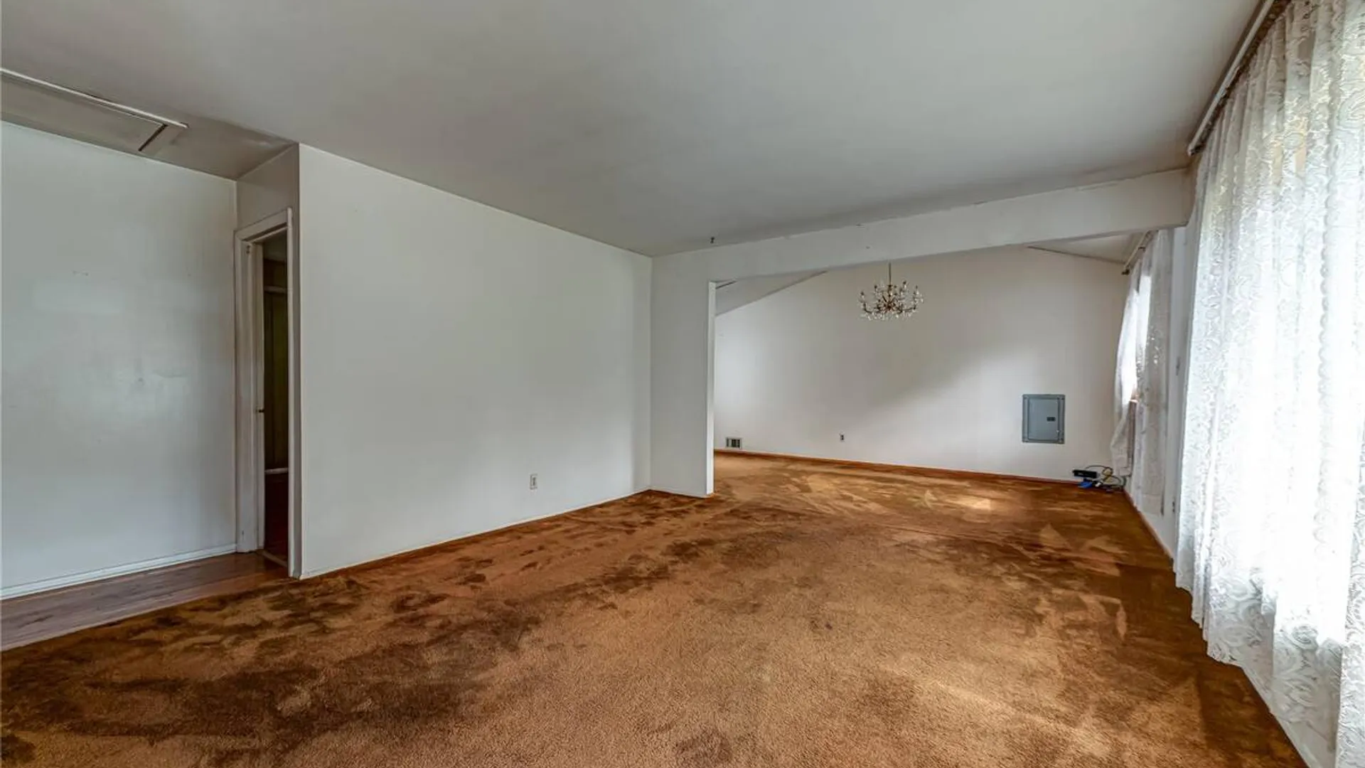 Property at 1614 N Gardiner Drive, Bay Shore, NY 11706 12
