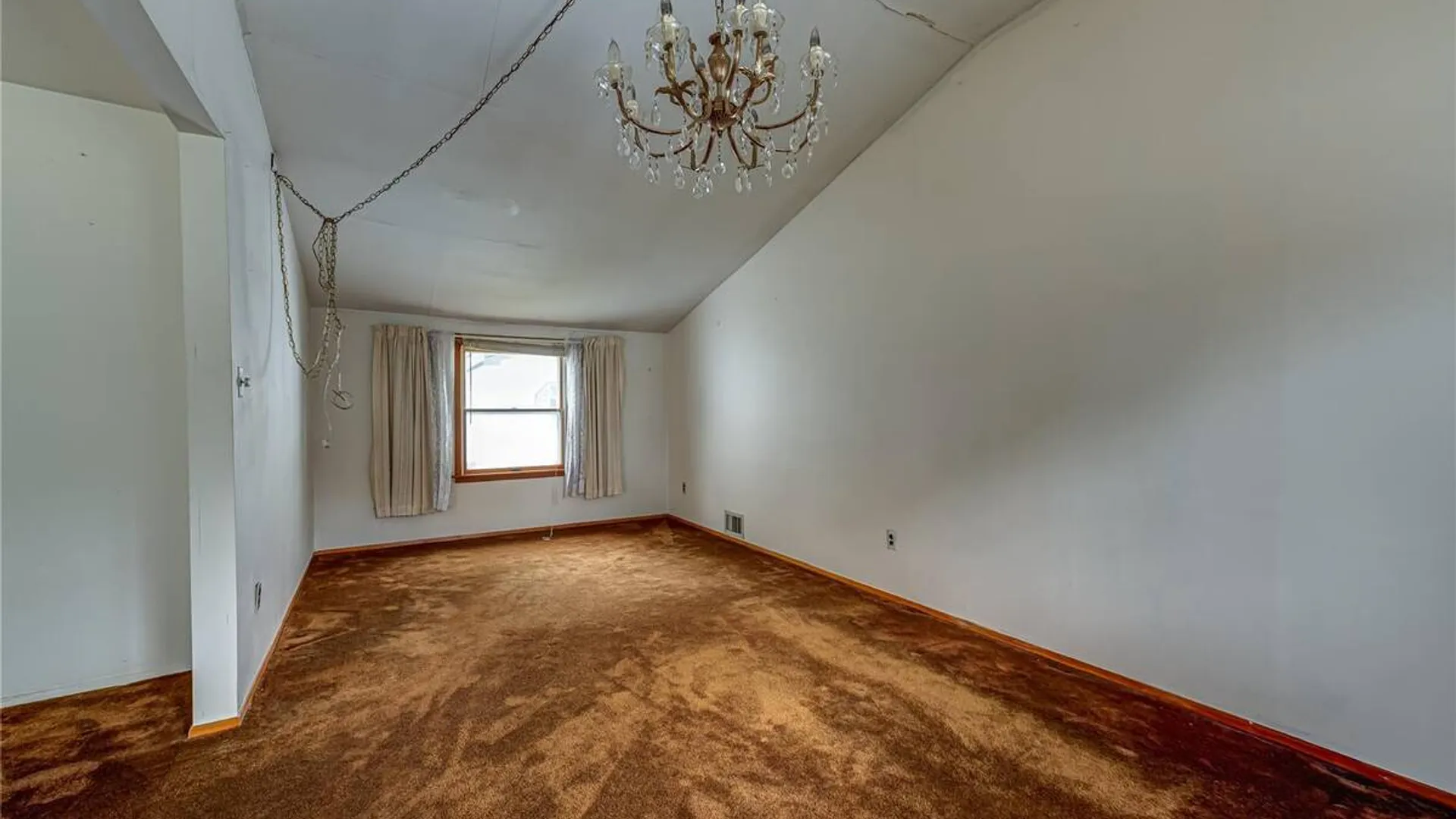 Property at 1614 N Gardiner Drive, Bay Shore, NY 11706 13