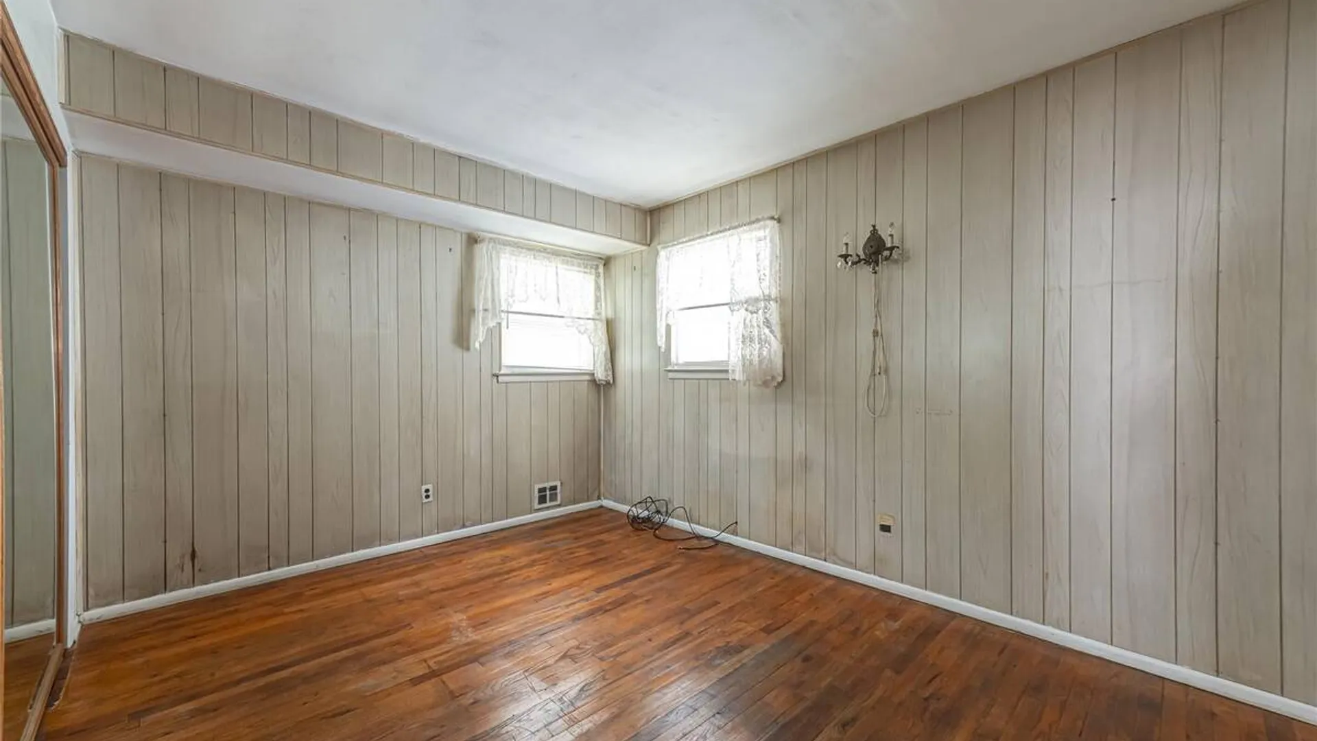 Property at 1614 N Gardiner Drive, Bay Shore, NY 11706 15