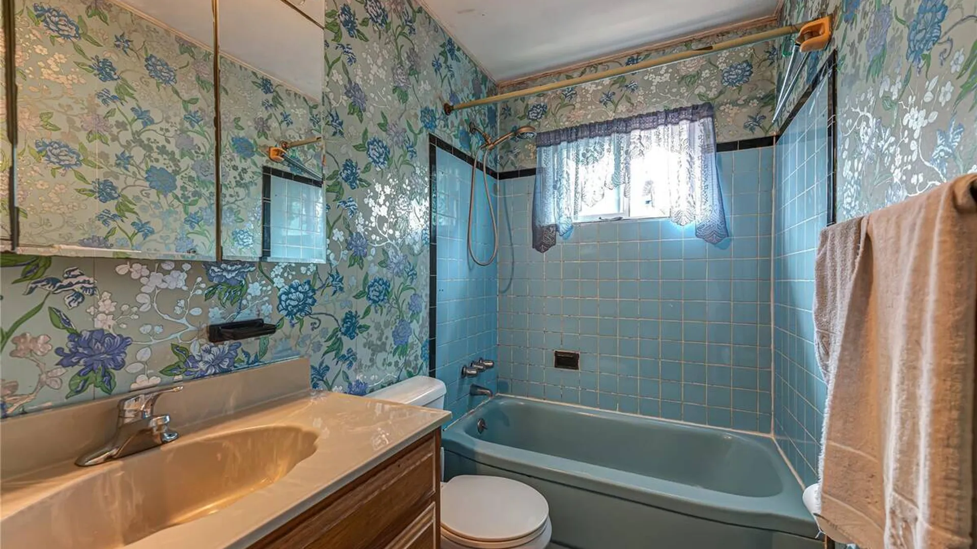 Property at 1614 N Gardiner Drive, Bay Shore, NY 11706 19