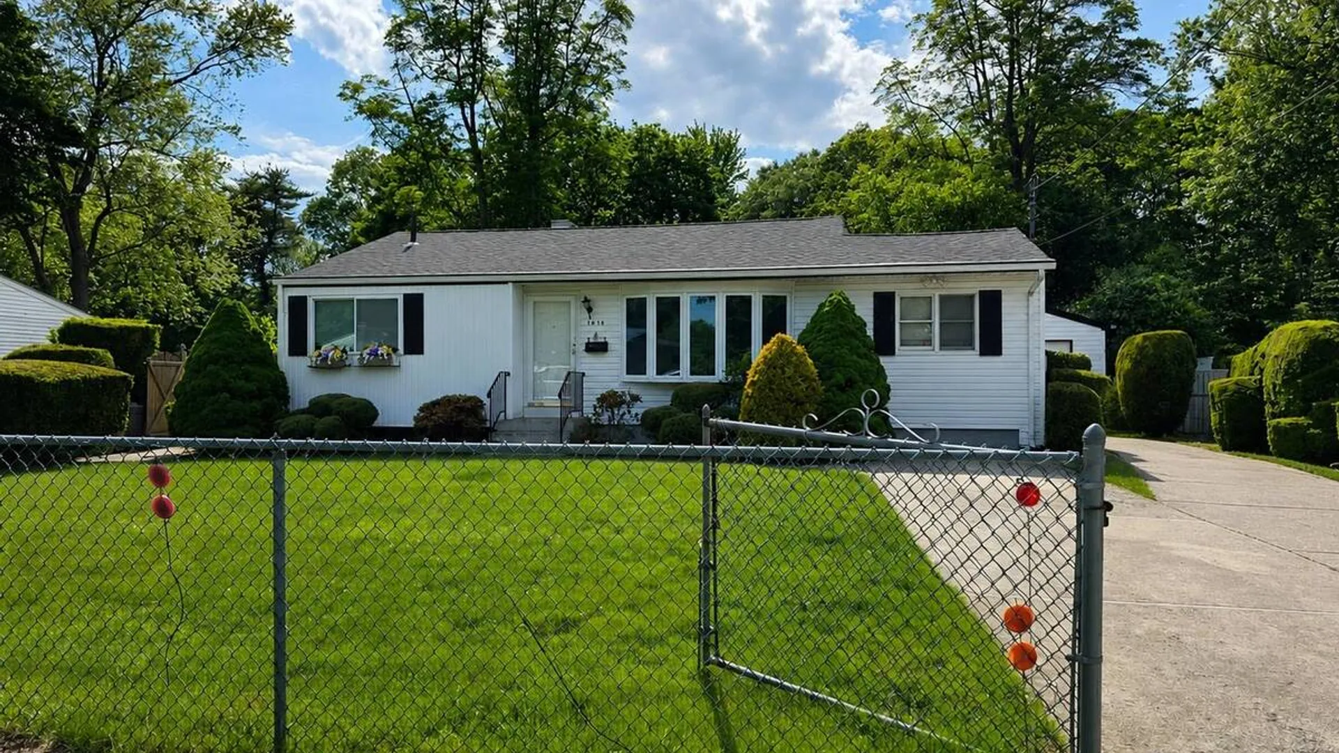 Property at 1614 N Gardiner Drive, Bay Shore, NY 11706 3