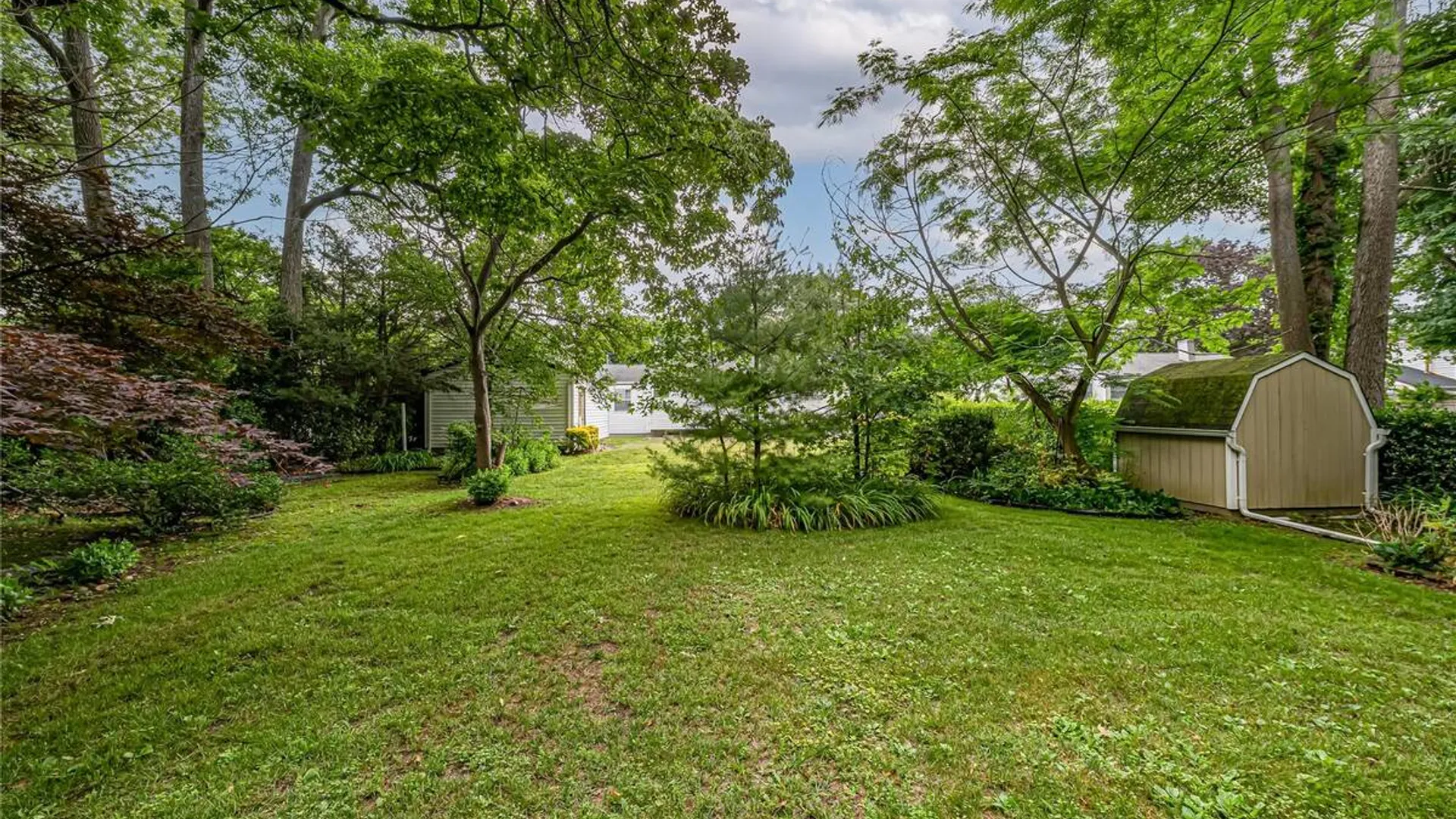 Property at 1614 N Gardiner Drive, Bay Shore, NY 11706 27