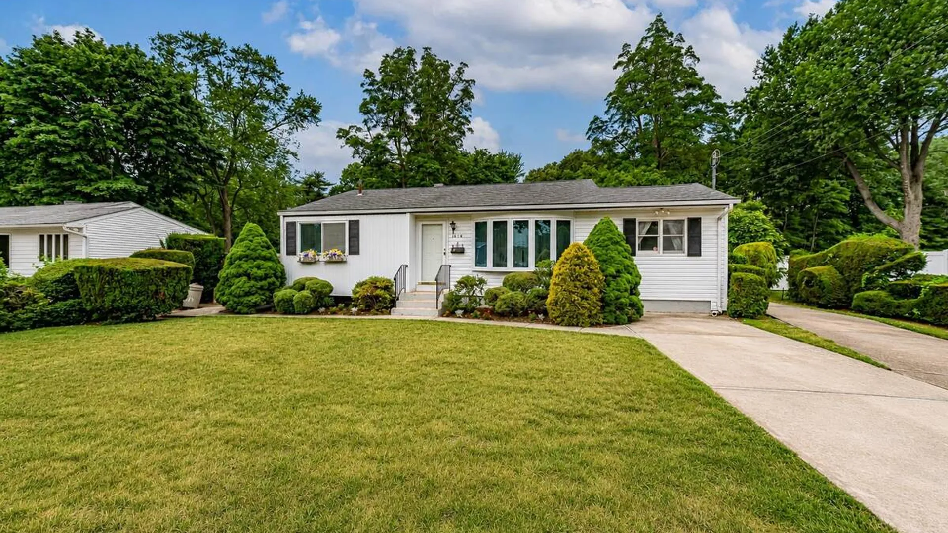 Property at 1614 N Gardiner Drive, Bay Shore, NY 11706 32