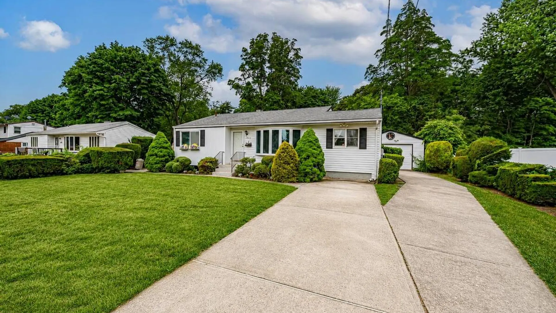 Property at 1614 N Gardiner Drive, Bay Shore, NY 11706 33