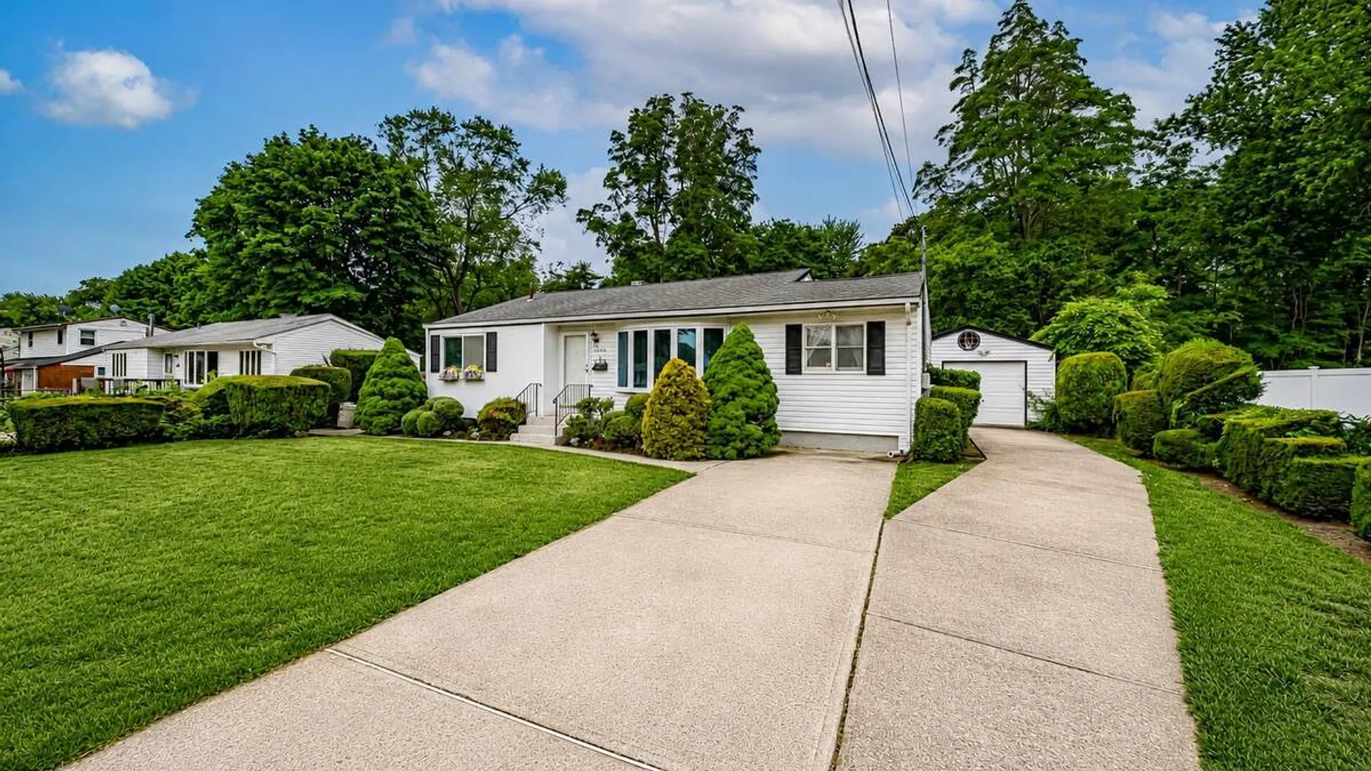 Property at 1614 N Gardiner Drive, Bay Shore, NY 11706 34