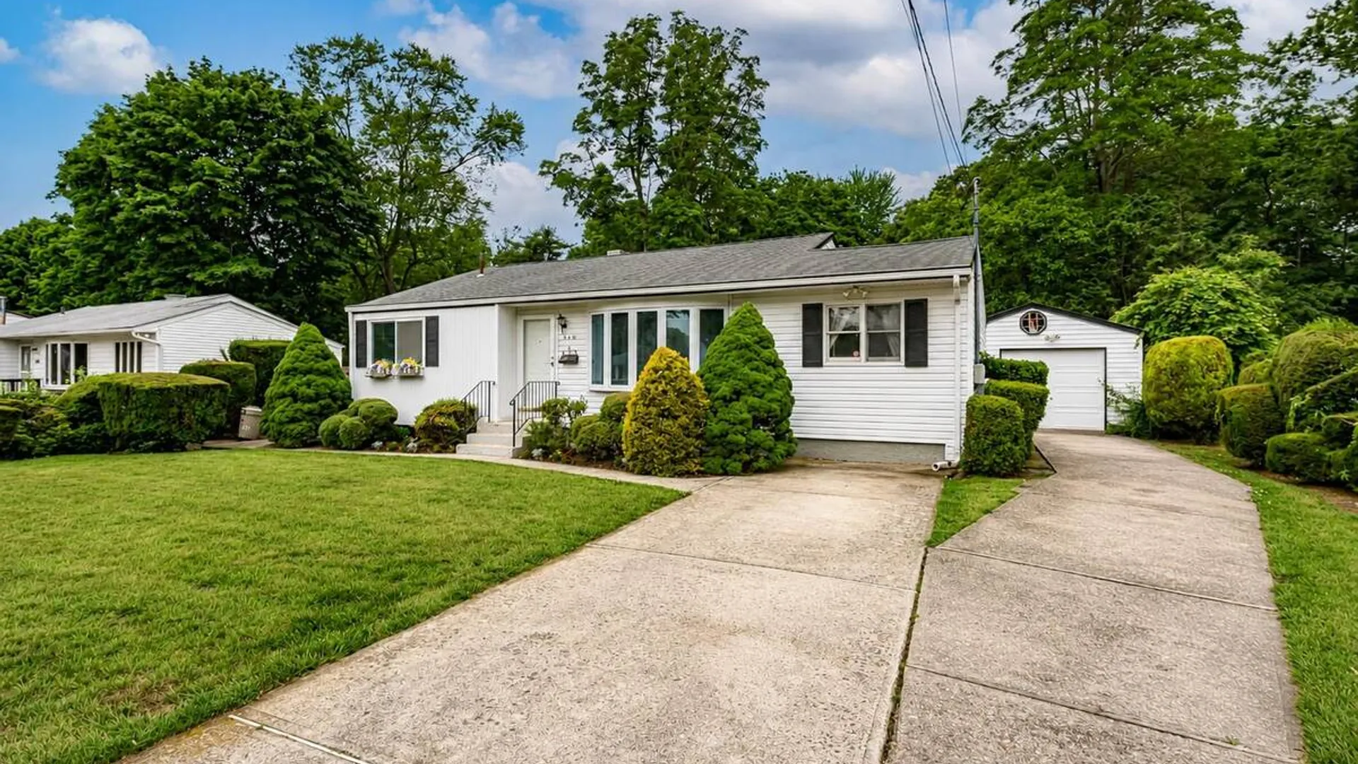 Property at 1614 N Gardiner Drive, Bay Shore, NY 11706 35