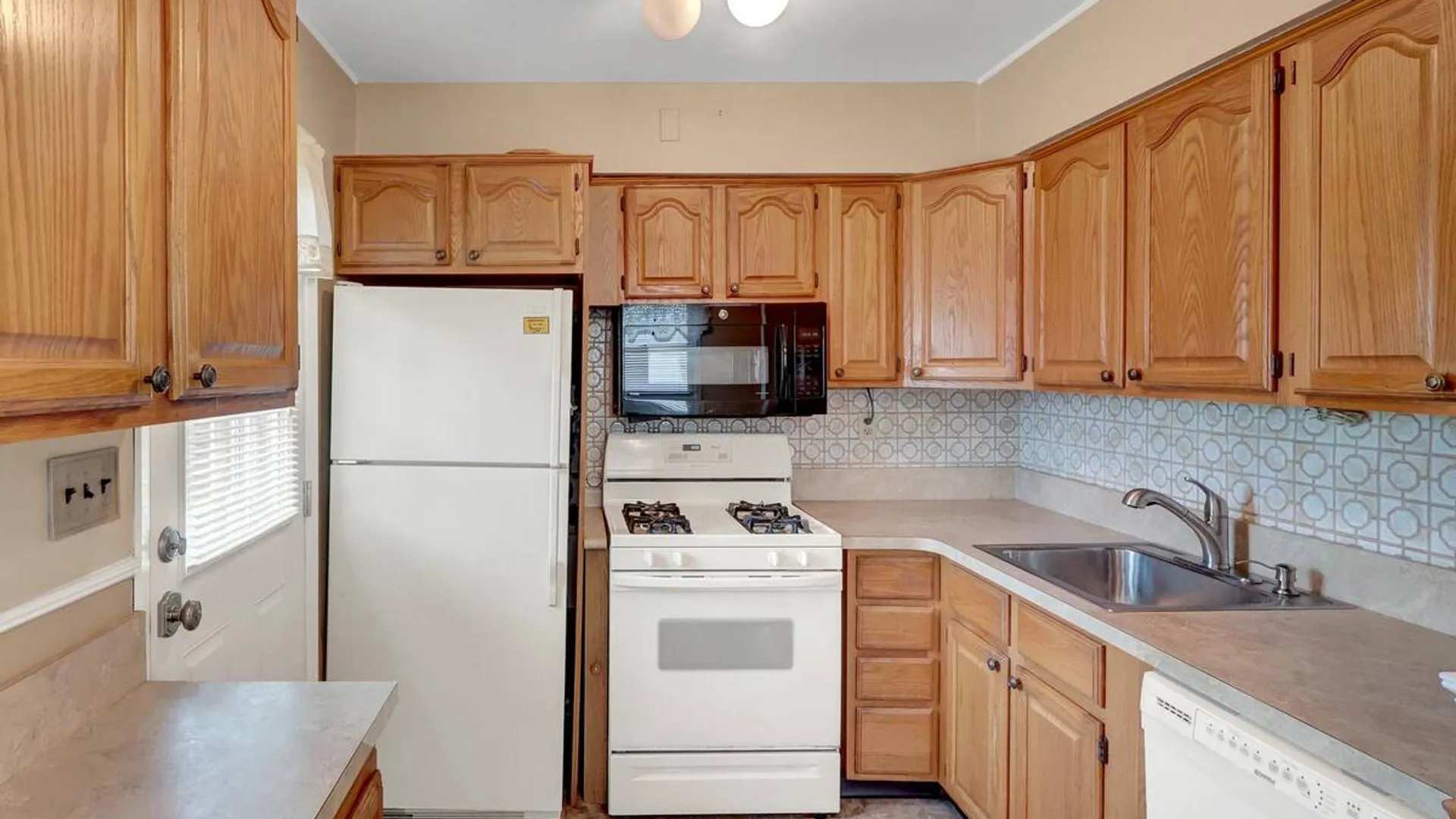 Property at 69 Greenwood Drive, North Babylon, NY 11703 9